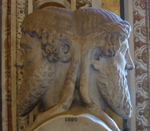 Busto de Jano bifronte conservado en los Museos Vaticanos (https://it.wikipedia.org/wiki/Giano_%28divinit%C3%A0%29#/media/File:Janus-Vatican.JPG)