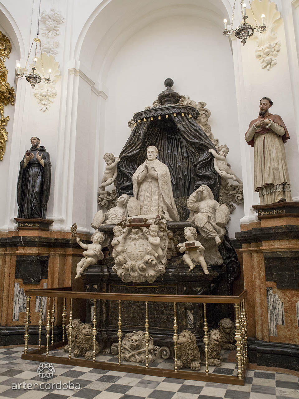 Tumba del cardenal en la Capilla de Santa Teresa