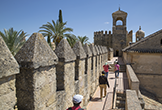 La Torre del Homenaje del Alcázar de los Reyes Cristianos vista desde el Adarve La Torre del Homenaje del Alcázar de los Reyes Cristianos vista desde el Adarve