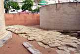 Detalle de la calzada Corduba-Hispalis que pasaba entre los Monumentos funerarios romanos de Puerta Gallegos de Córdoba