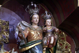 'Virgen con el Niño' en el Altar Mayor de la Iglesia de San Pedro en Córdoba
