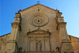 Detalle de la portada principal de la Iglesia de San Pedro en Córdoba