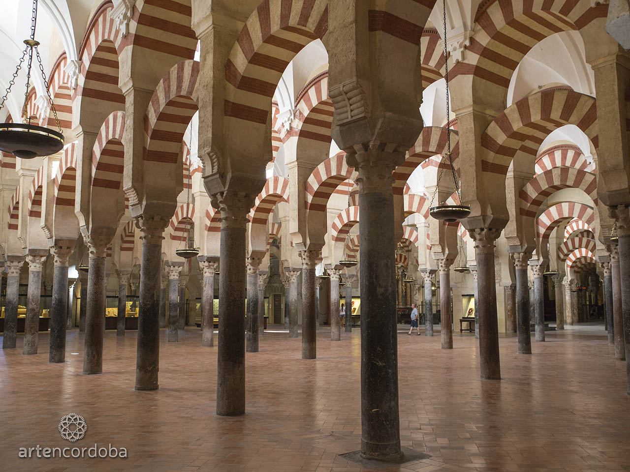 Bosque de columnas en el interior de la Mezquita-Catedral de Córdoba