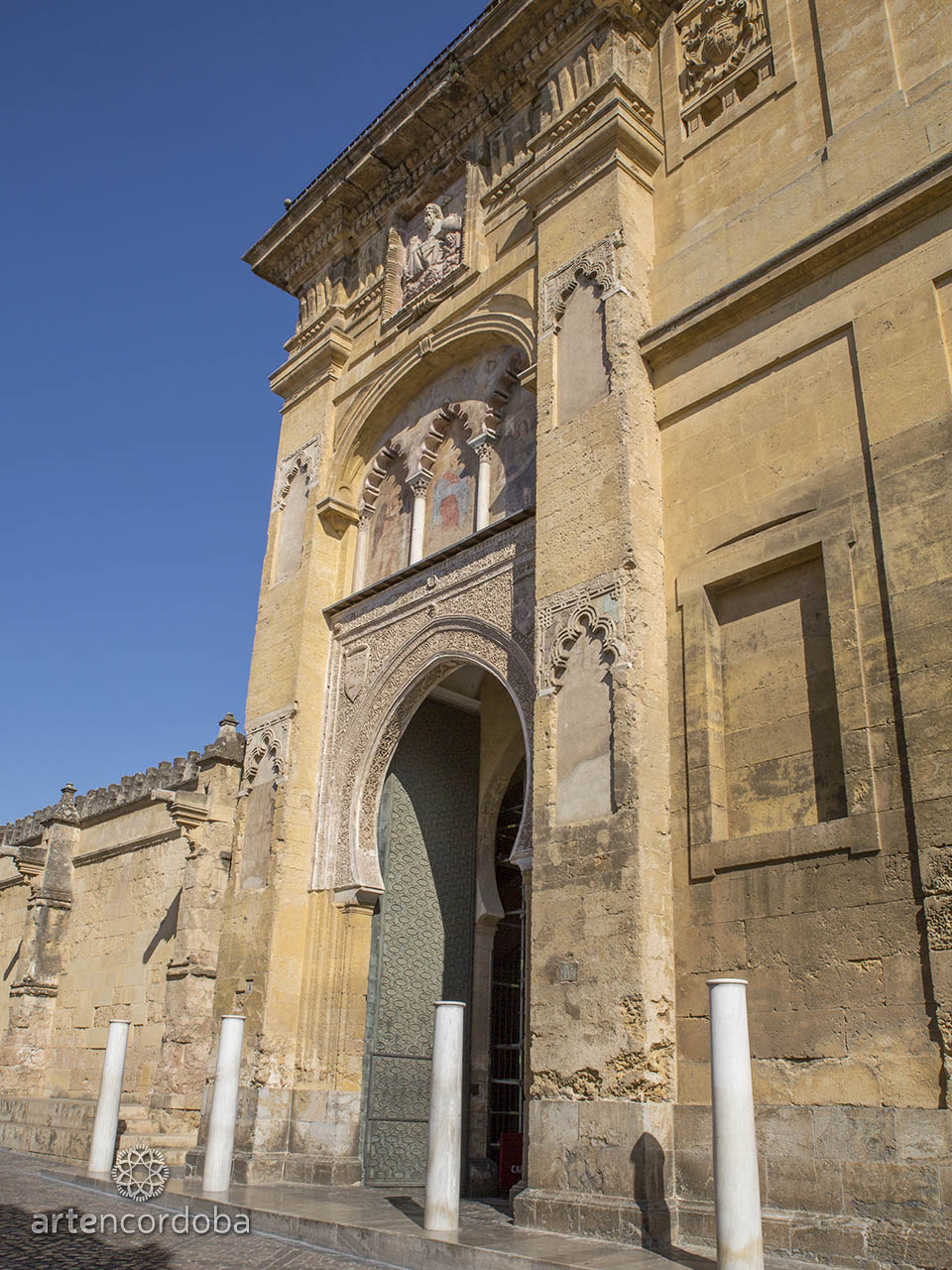 Detalle del primer cuerpo de la Puerta del Perdón en la Mezquita-Catedral de Córdoba
