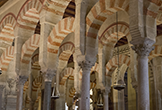 Arcos y columnas de la Primitiva Mezquita de Abd al-Rahman I en Córdoba