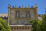 Detalle del Ángel del relieve de 'La Anunciación de María' en la Puerta de las Palmas de la Mezquita-Catedrald de Córdoba