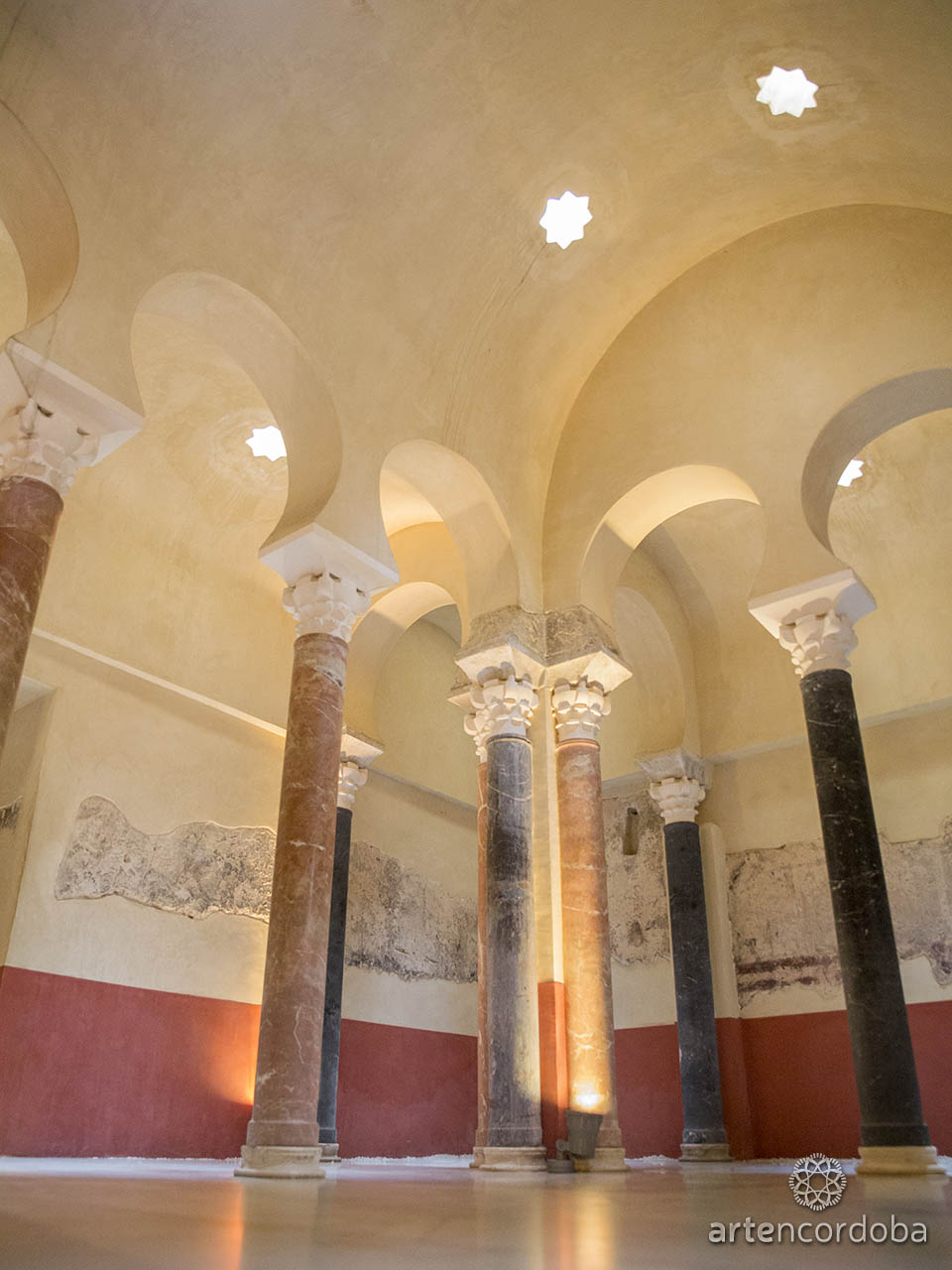 ￼Sala dedicada al 'Baño Califal' en los Baños Árabes del Alcázar Califal (Baños Califales) de Córdoba