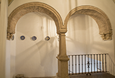 Dos arcos de medio punto dan acceso a la Escalera de Salida del Palacio de Viana en Córdoba