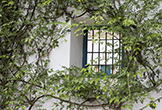 Detalle de una ventana en el Patio del Pozo del Palacio de Viana en Córdoba