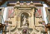 San Pedro Nolasco preside la portada principal del antiguo Convento de La Merced