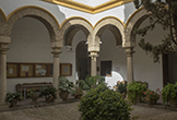 Patio secundario del antiguo Hospital del Cardenal Salazar, hoy Facultad de Filosofía y Letras de Córdoba