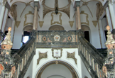 Escalera de corte imperial de las Reales Escuelas de la Inmaculada en la Plaza de la Compañía de Córdoba