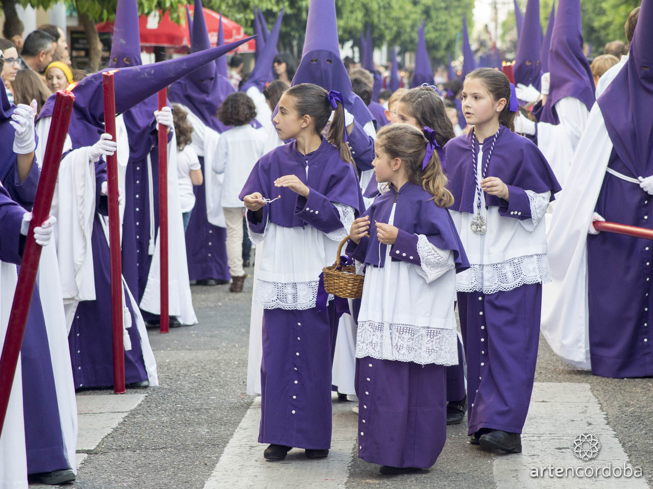 Nazarenos de la Hermandad de la Agonía en Córdoba