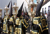 Nazarenos de la Hermandad de Los Dolores en Córdoba