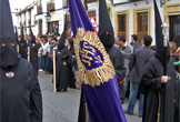 Bandera con el Dulce Nombre de Jesús de la Hermandad del Nazareno en Córdoba