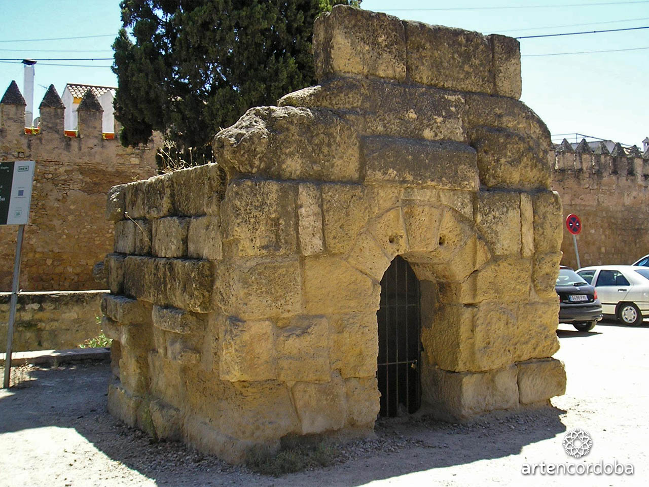 TUMBA_CAMINO_VIEJO_ALMODOVAR_PUERTA_SEVILLA_CORDOBA_02