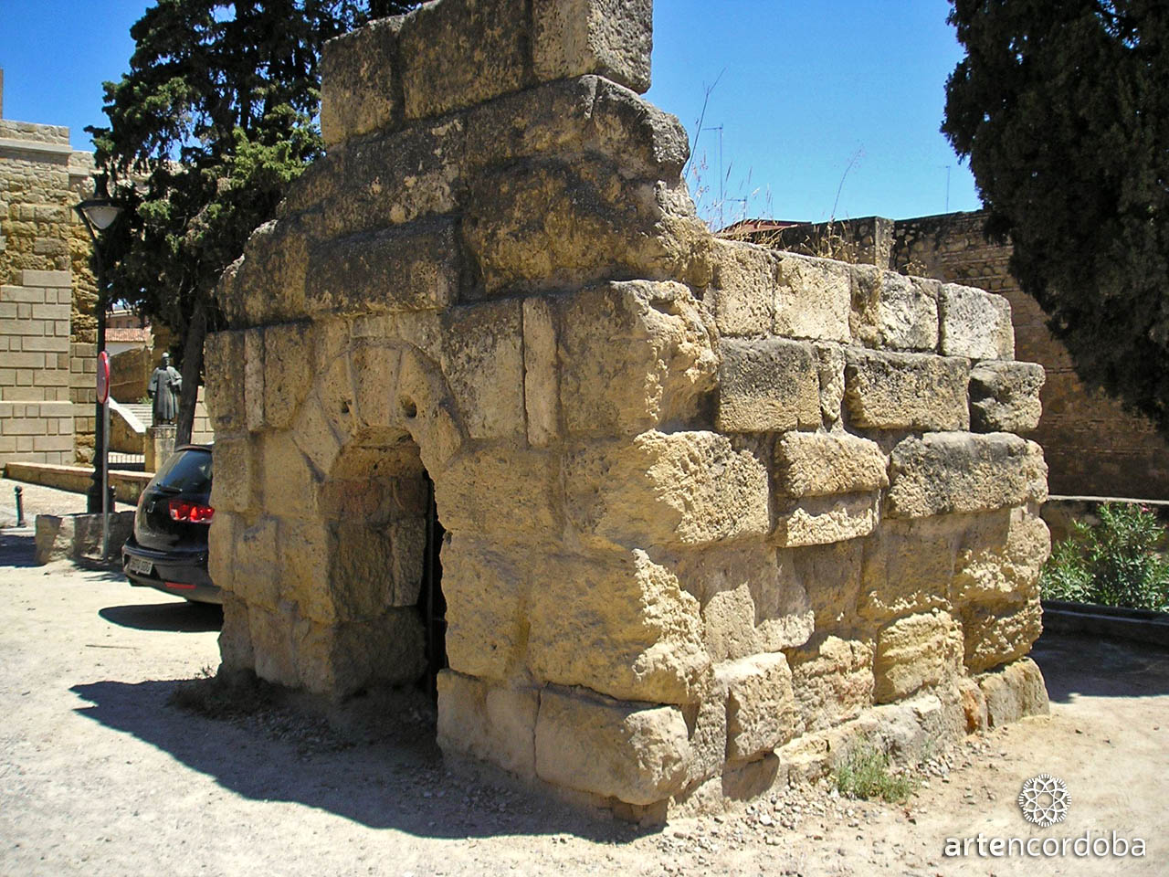 TUMBA_CAMINO_VIEJO_ALMODOVAR_PUERTA_SEVILLA_CORDOBA_03